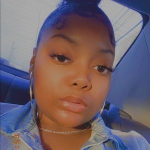 Meet your Posher, Nadira